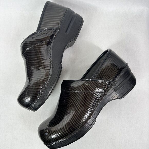 Dansko XP Leather Clogs Shoes Stripes 37 Size 7 Stripes Black Gray Comfort Shiny - Picture 3 of 9